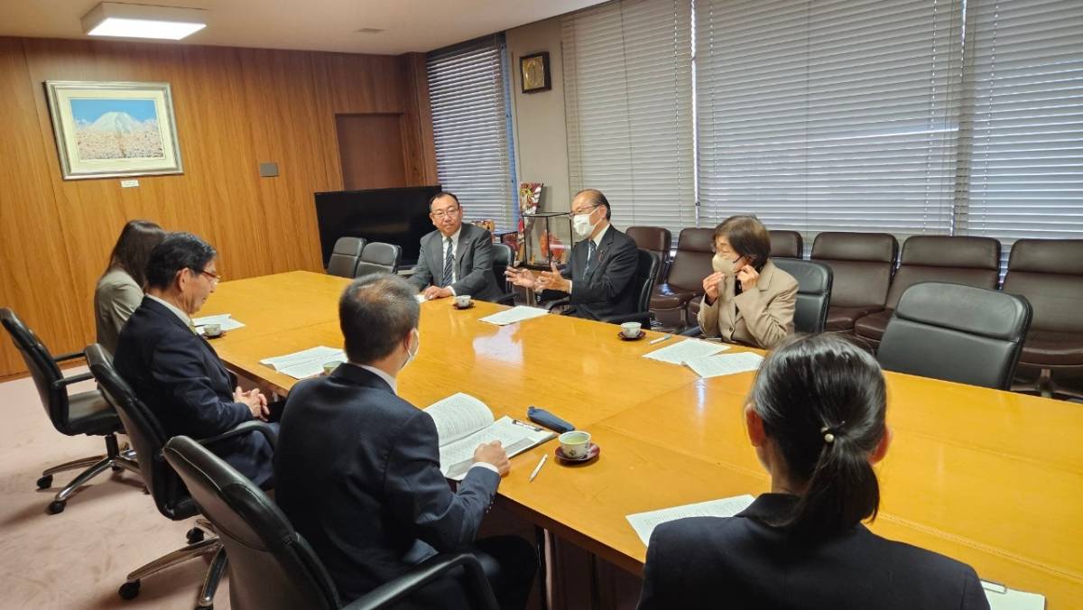 台東区長に予算要求書を提出。174項目