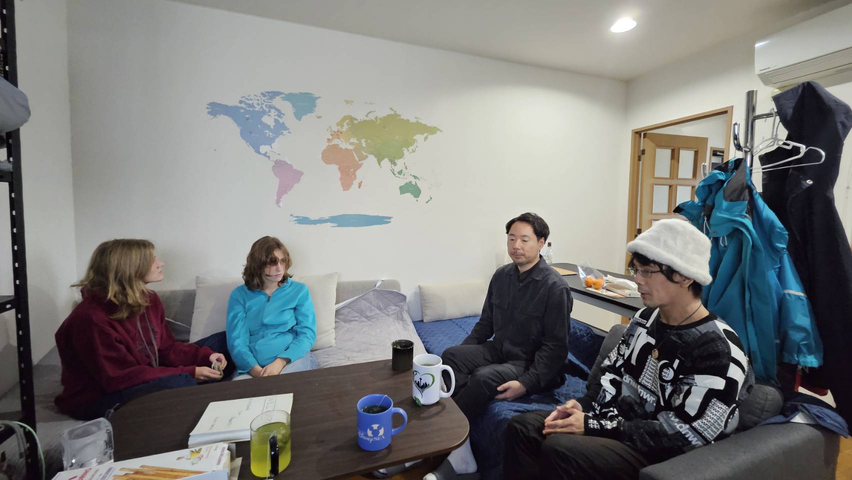 引きこもり体験、発達障害の2人「生きづらさ界隈」対岸